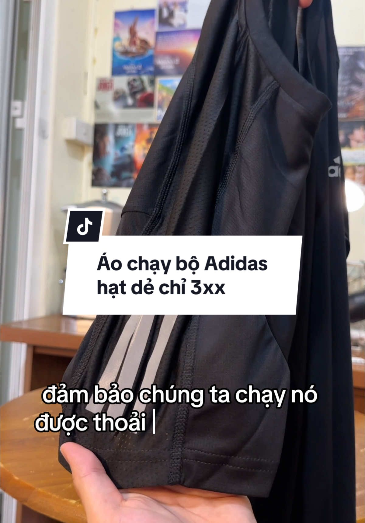 Áo chạy bộ nhà #adidas thoáng mỏng nhẹ cỡ này, mua liền chứ mấy người đẹp? #minimalist #2025 #xuhuong 