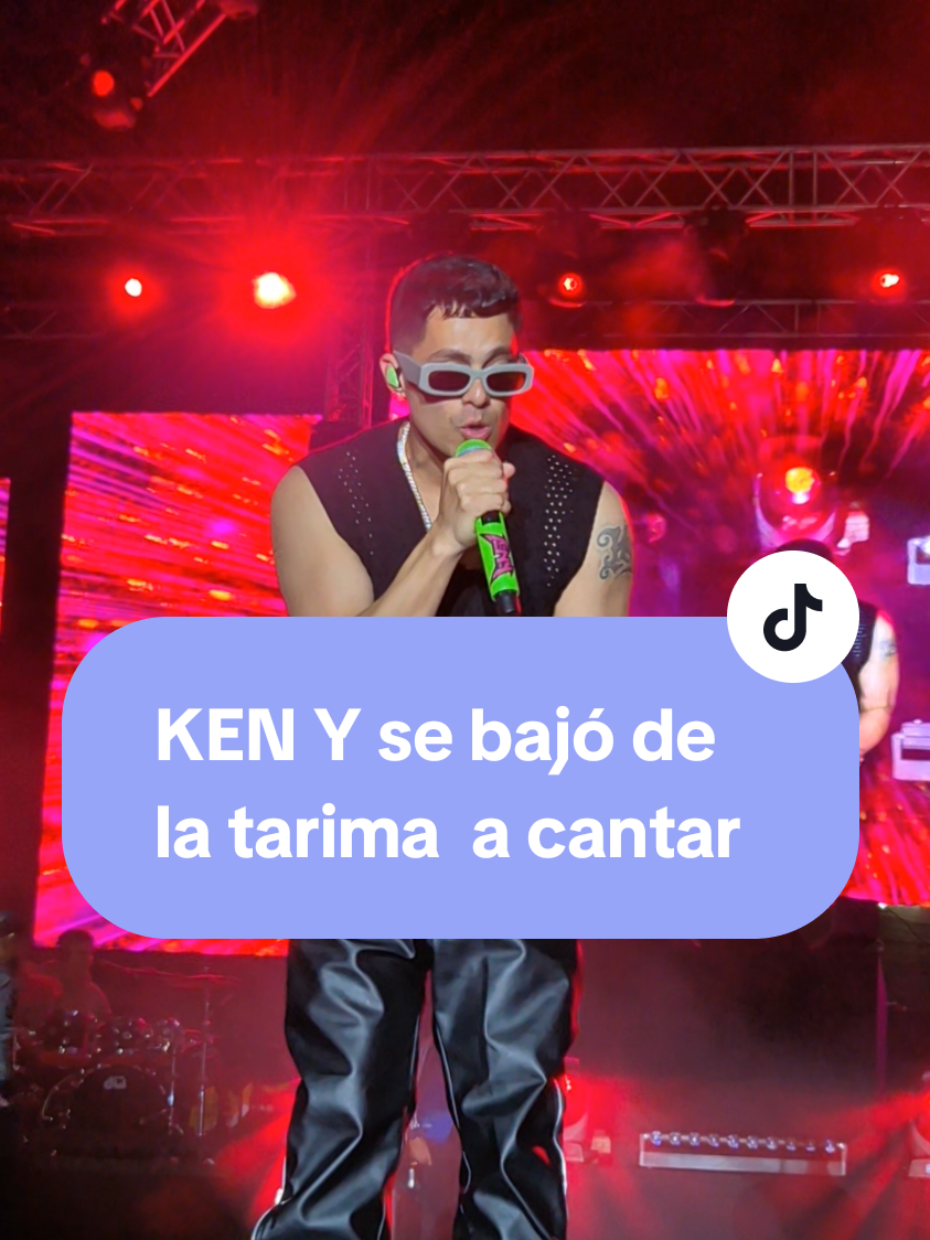 Ken Y se bajó de la tarima a cantar #video #keny #rakinykenway #carnavaldeguaranda #guaranda #carnaval2024 #carnavaltiktok #carnaval2025 #carnavalecuador🇪🇨 #viral @Kenny Vázquez 