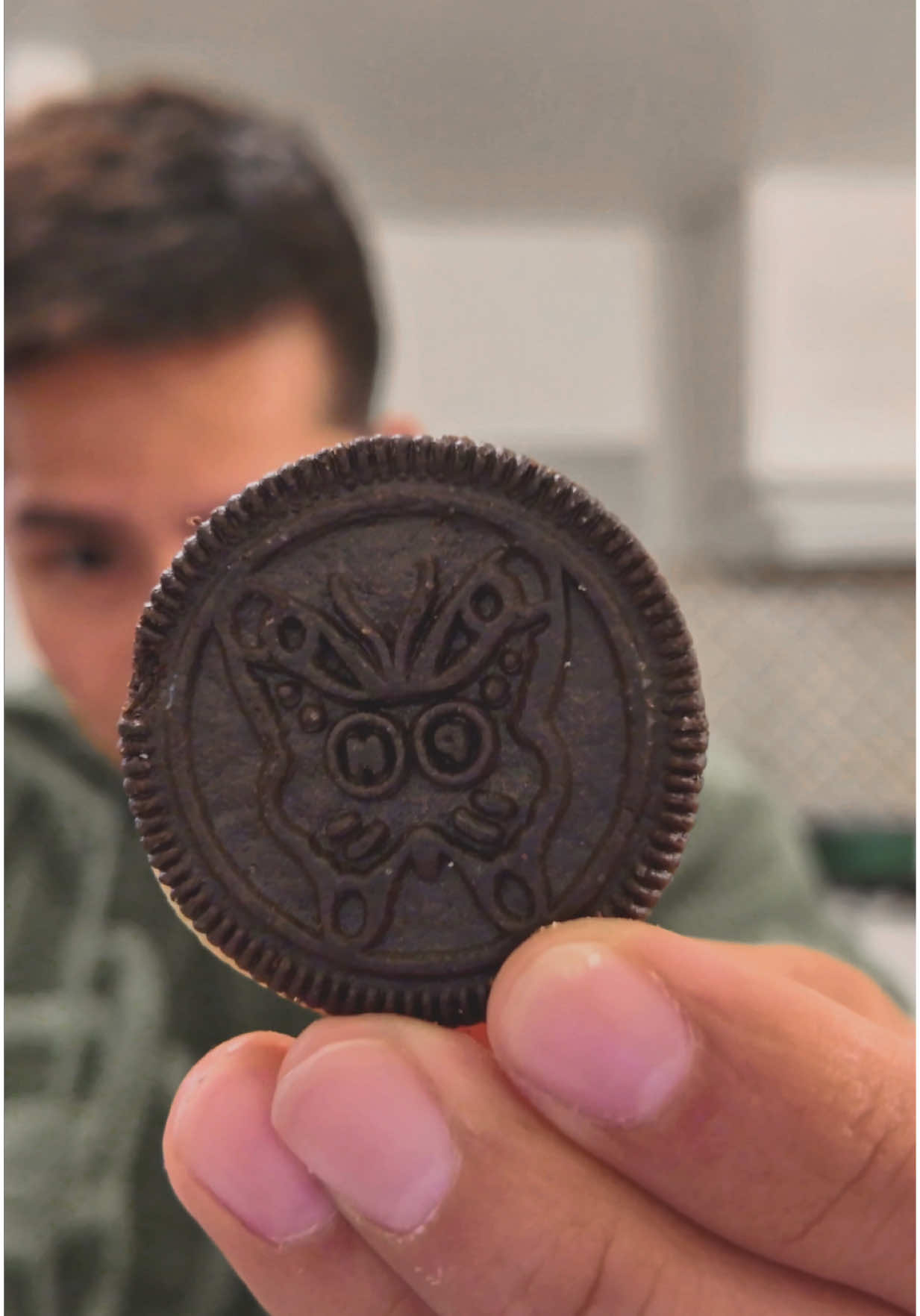 I love me some good Oreos 🙂‍↕️ and these were bomb. Nice rich flavor and yes it paired perfectly with my coffee in the morning ☕️   Do you have a favorite Oreo or do you stick with the OG? 🤔  #oreo #postmalone #postmaloneoreos #try #cookies #musttry #oreocookies #snacks #collab #tryingmybest @OREO 