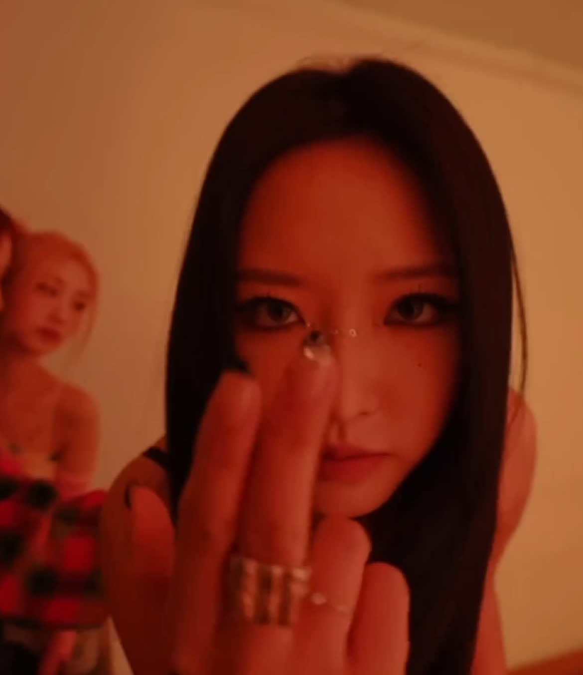 if looks could k¡ll..... - owner sera #hyeju #sonhyeju #loona #loossemble #looble #cloo #orbit #fatherfigure #edit #kpop #theloonafiles12 #fanpage #fyp 