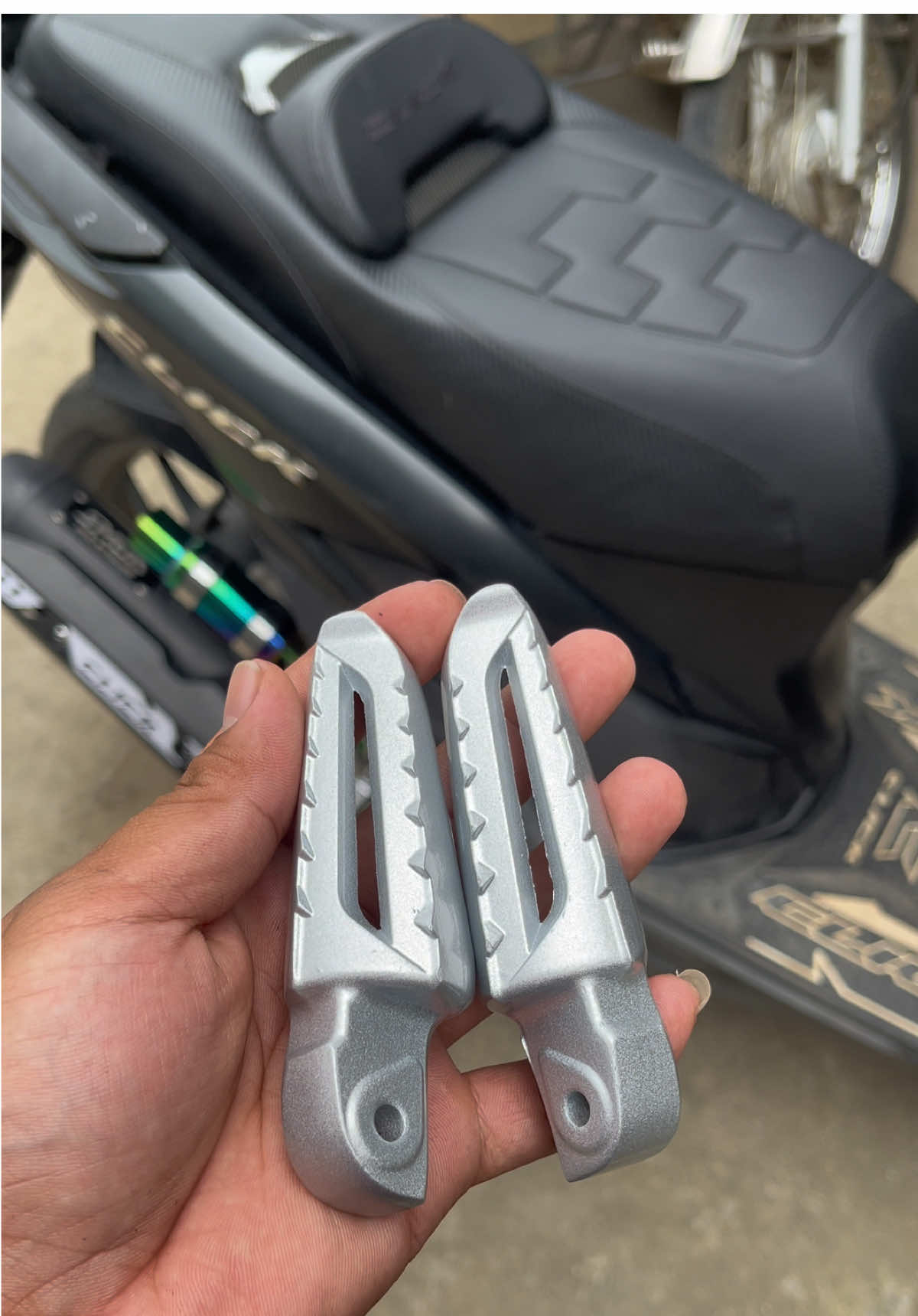 FOOTREST ALLOY FOR HONDA CLICK V2/V3 BEAT FI V2/V3 #footrest #alloyfootrest #motorcycleparts #fyp #trending 