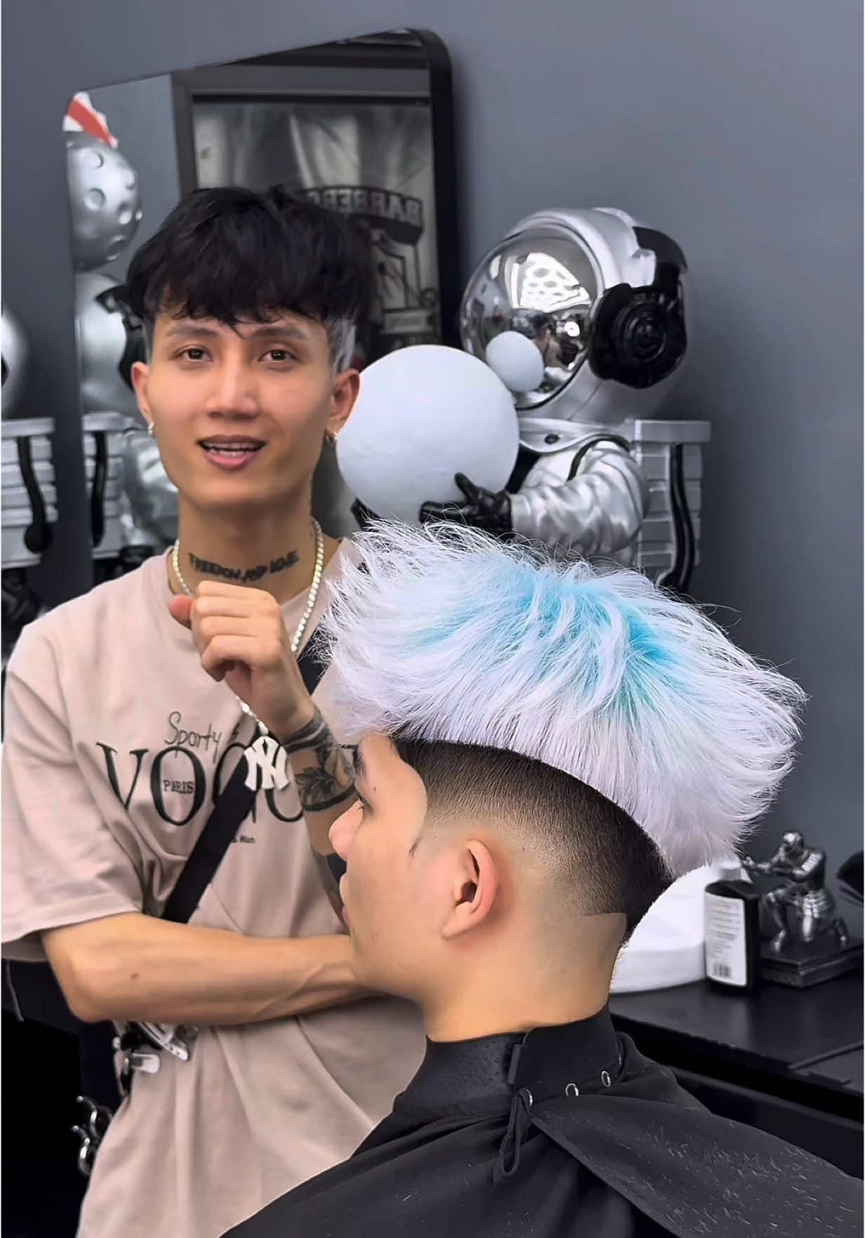 Giảng viên #AnhZong🐉 của team #HN2K FADE sẽ như nào 🙋🏻‍♂️ Ae nhận xét nhé 🔥💪🏻 #xuhuongtiktok #fyb #viral #burstfade #Fade 