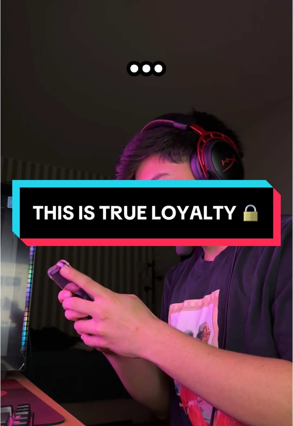 this is the definition of “loyal” 🔒 #gamingmemes #gamers #texting #gaming #meme 