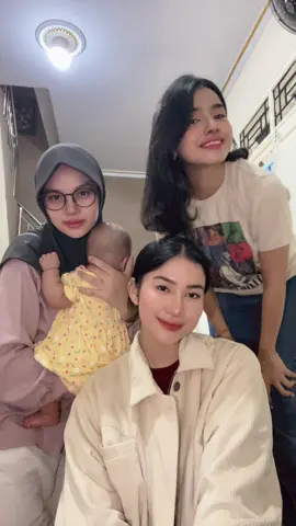 bayi pertama di pertemanan enih —Allahumma baarik🌻 @Nilover Judge @syahfa evangeline 