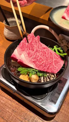 🥩京都で1番おすすめしたい極上すき焼き🥩 【StoreName】 和牛すき焼き 京都力山 先斗町店 Wagyu Sukiyaki Kyoto Rikiyama Pontocho 【Place】 京都府京都市中京区材木町185-8 185-8 Zaimoku-cho, Nakagyo-ku, Kyoto, Kyoto Prefecture 【Menu】 力山 ¥15,400(税込) Rikiyama ¥15,400 (tax included) 今日ご紹介するのは京都にある「和牛すき焼き 京都力山」！ 極上の国産和牛が楽しめるお店！和牛ならでは脂の甘さや風味が特徴的！調理はすべてお客さんの目の前でしてくれる！京都観光の合間や、特別な日のディナーに、ぜひ行ってみて！ Today, we introduce “Wagyu Sukiyaki Kyoto Rikiyama” in Kyoto! This restaurant offers the finest domestic Wagyu beef, known for its rich sweetness and exceptional flavor! All cooking is done right in front of the customers! A perfect spot for a special dinner or a break during your Kyoto sightseeing! #savorjapan  #japanesefood #tiktokfood #kyoto