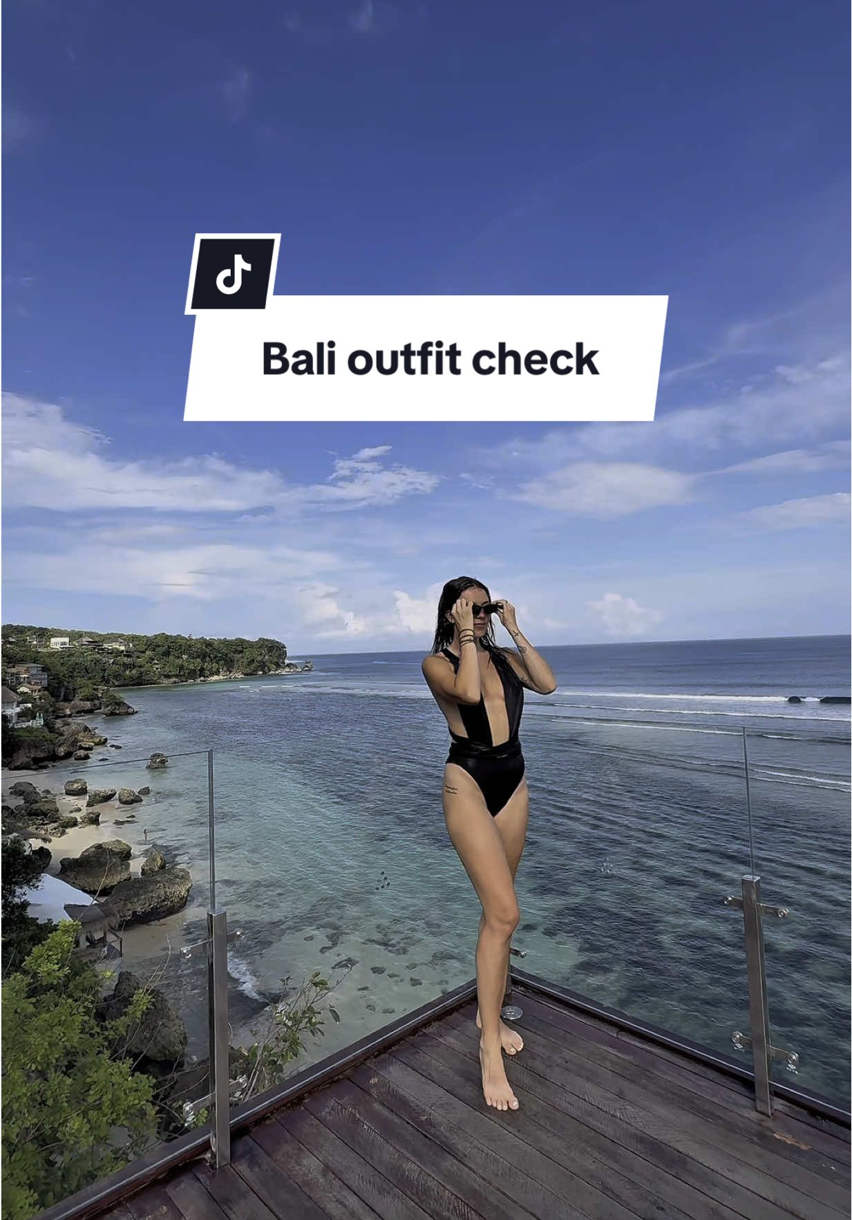 iubesc Bali și iubesc costumul ăstaaa (infsd) #foryou #foryouromania #foryoupage #bali #balilife #uluwatu #outfitcheck #viral