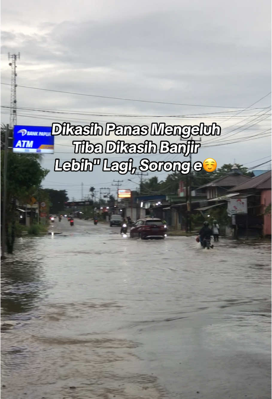 Lagi musim hujan🥶⚡️ #fyp #viralsorong #fypdonggggggg #masukberanda #fypシ゚viral #fyppppppppppppppppppppppp #sorongpapuabaratdaya #laguminang 