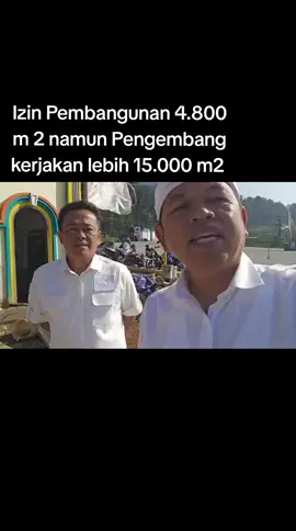 Salah satu Objek Wisata di Puncak yang di bangun dan di Kelola Oleh BUMD Jawsita di Bongkar atas Perintah Gubernur Jabar Kang Dedi Mulyadi. Objek Wisata yang terbilang baru didirikan belum setahun  ini di sinyalir menjadi salah satu penyebab rusaknya ekosistem di kawasan punjak dan penyebab banjir di Jabotabek beberapa hari ini. Berdasarkan Keterang Kepala Satpol PP Kabupaten Bogor Pihak Pengelola Hanya mengajukan Izin Bangunan seluas 4.800 m2 namun kenyataannya Objek Wisata ini di bangun di seluas 15.000 m2.  Bahkan masyarakat menilai penertiban pedagang di pinggiran jalan puncak di gusur beberapa bulan lalu agar semua dapat terpusat di lokasi ini.. Tindakan tegas Pemerintah Provinsi ini sebagai langkah awal bersih bersih di lingkungan Pemprov Jawa Barat yang dampaknya tentunya akan di rasakan di masa yang akan datang.. Pembangunan Boleh asal jangan merusak ekosistem lingkungan, terlebih bisa merugikan pelaku usaha mikro kecil di sekitarnya. Lantas Bangaimana dengan Rencana Pembangunan Pusat Niaga Megaria Cikupa,  apakah perizinannya sudah ada, apakah tidak berdampak dengan pedagang pasar tradisional setempat.. apalagi mengusir warga lokal #pungli #pemdakabtangerang #cikupa #citrarayatangerang #citrarayacikupa #kemendes #kemendesapdtt #kementerianatrbpn #gerindra #gerindrakabtangerang #kdm 