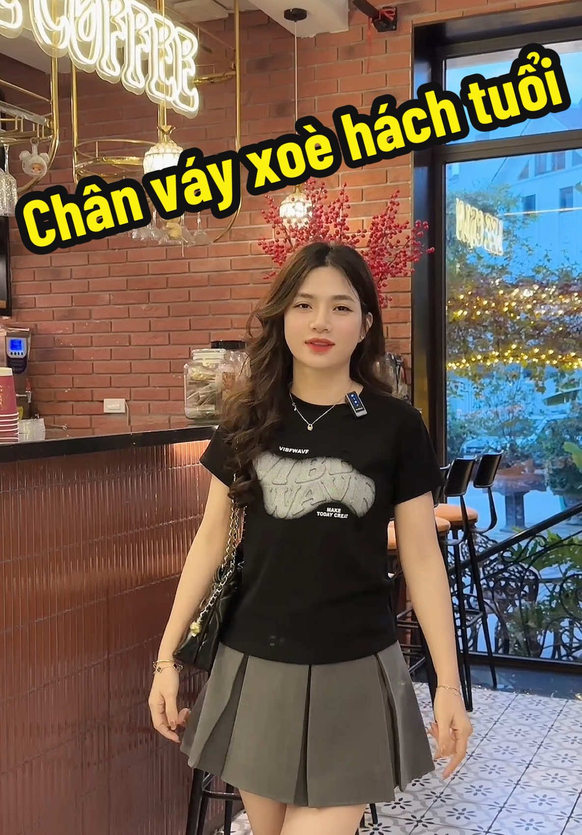 Mặc chân váy này câc nà trẻ ra vài tuổi liền #thoitrang #thoitrangnu #phoidoxinh #outfit #chanvay #chanvayxinh #chanvayxoe #chanvayxeply #xuhuong #nhungnhonhan 