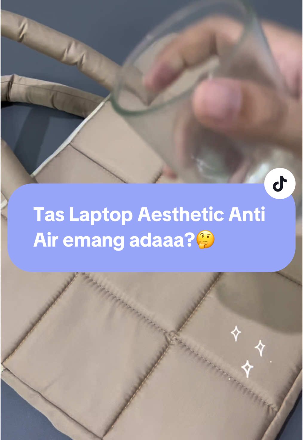 Tas Laptop Aesthetic Anti Air emang adaaa?🤔 Adaaa dong❗️ Simak videonya sampai habis☺️ jangan lupa interaksi Like❤️Komen💬Salin Tautan 5x 🔗 yaaa di video ini🫣☺️ #taslaptop #taslaptopantiair #taspuffylokal #umkm #taslaptopaesthetic #taslaptopgemes #fyp #flks #pemulatiktok 