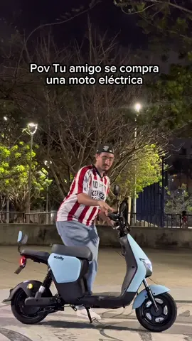 Etiqueta a tu amigo que se quiere comprar una moto eléctrica #motoelectrica #humor #costeños #pahsoledeño #humor @Soyjuanpa 
