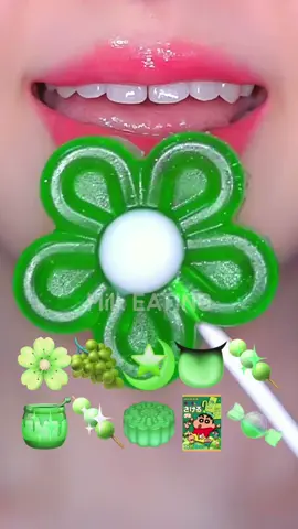 Green eating #asmr #asmreating #asmrvideo #asmrsounds #mukbang 