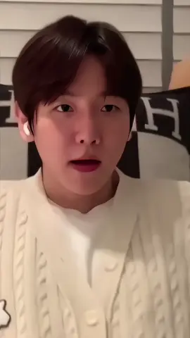 SM terlalu jahat buat kamu Baekhyun🥹😭 kenapa SM sangat tega melakukan seperti ituu disaat masih di SM Baekhyun selalu bekerja keras untuk SM tapi tetap aja SM ingin menjatuhkannya,disaat Baekhyun keluar dari SM dan mendirikan perusahaannya SM tetap ajaa ingin menjatuhkannya lagi sampai berkali kalii loh😭 Baekhyun cuma mau bahagia bersama exol dan yang lainnyaa,jadi kasian Baekhyun yang harus menjalani hal hal yang beratt🥹 seharian aku nangis Baekhyun semoga permasalahan inii cepat selesai dan Baekhyun bisa tersenyum lebar lagii walaupun Baekhyun selalu ceria di depan aeri tapi kita tau Baekhyun lagi capek dan lelah semangat yaa buat Baekhyun  #exol #yppppppppppppppppppppppp #exo #inb100 #byunbaekhyun #kpop #baekhyunexo #kpopstan #fypage 