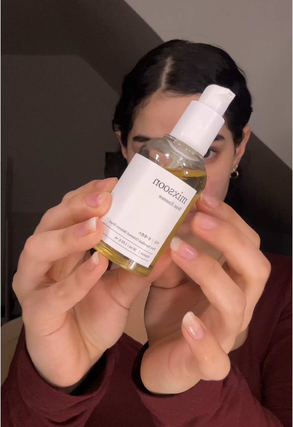 @mixsoon #mixsoon #koreanskincare #glassskin #TikTokMadeMeBuyIt #skintok #kbeauty #kbeautytok #mixsoonbeanessence #fy #skincareroutine 