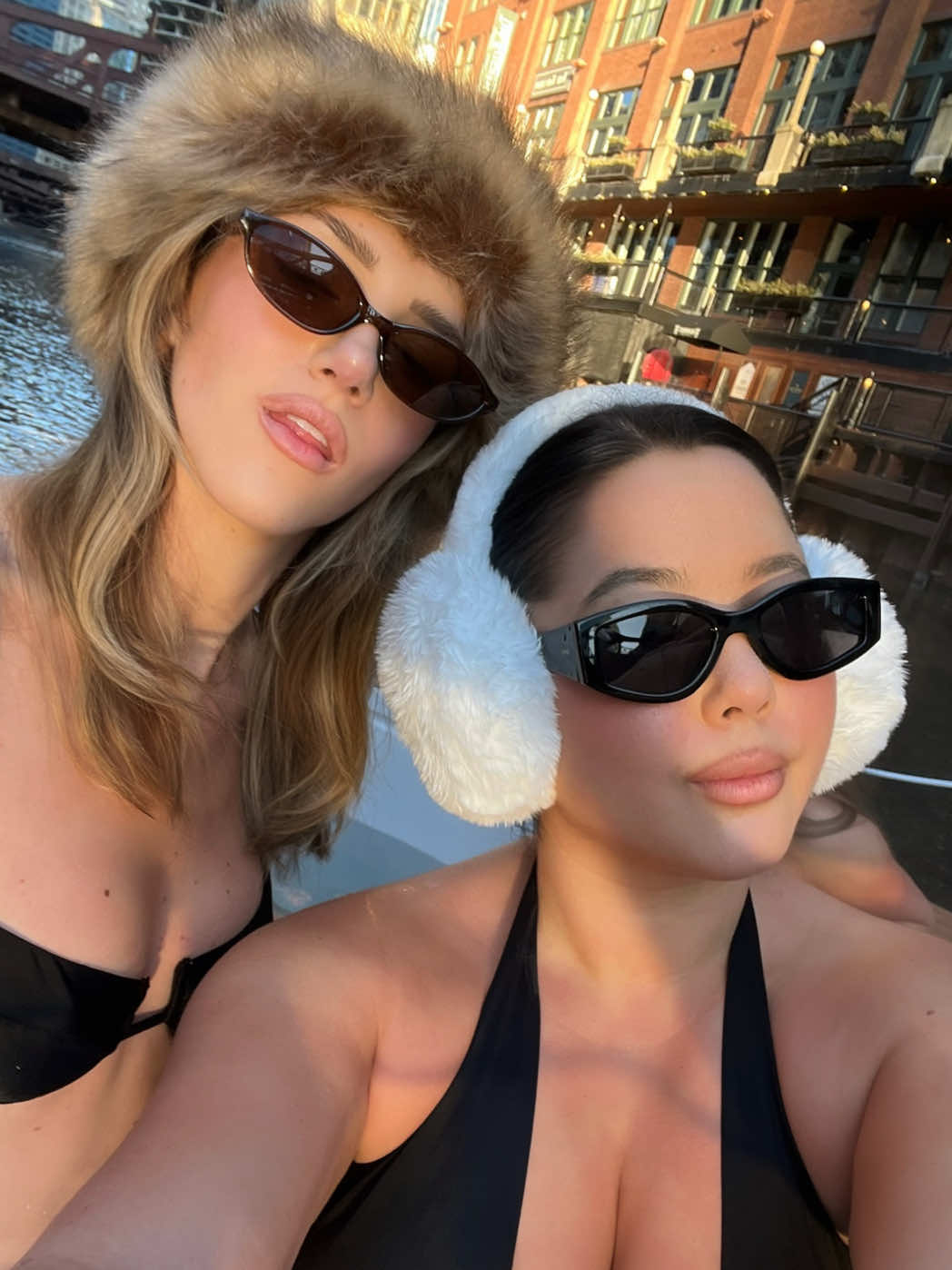 on the chicago river in march? u know what hell yeah 🛥️🍾🌨️ @mar in chi #chicagoriver #riverboat #hottubboat #chicagoboat #girlstrip 