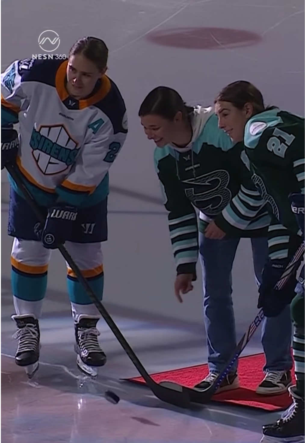 @Women’s Lacrosse League 🤝 @Boston Fleet  A legendary puck drop from Charlotte North on Women’s empowerment night 🥹