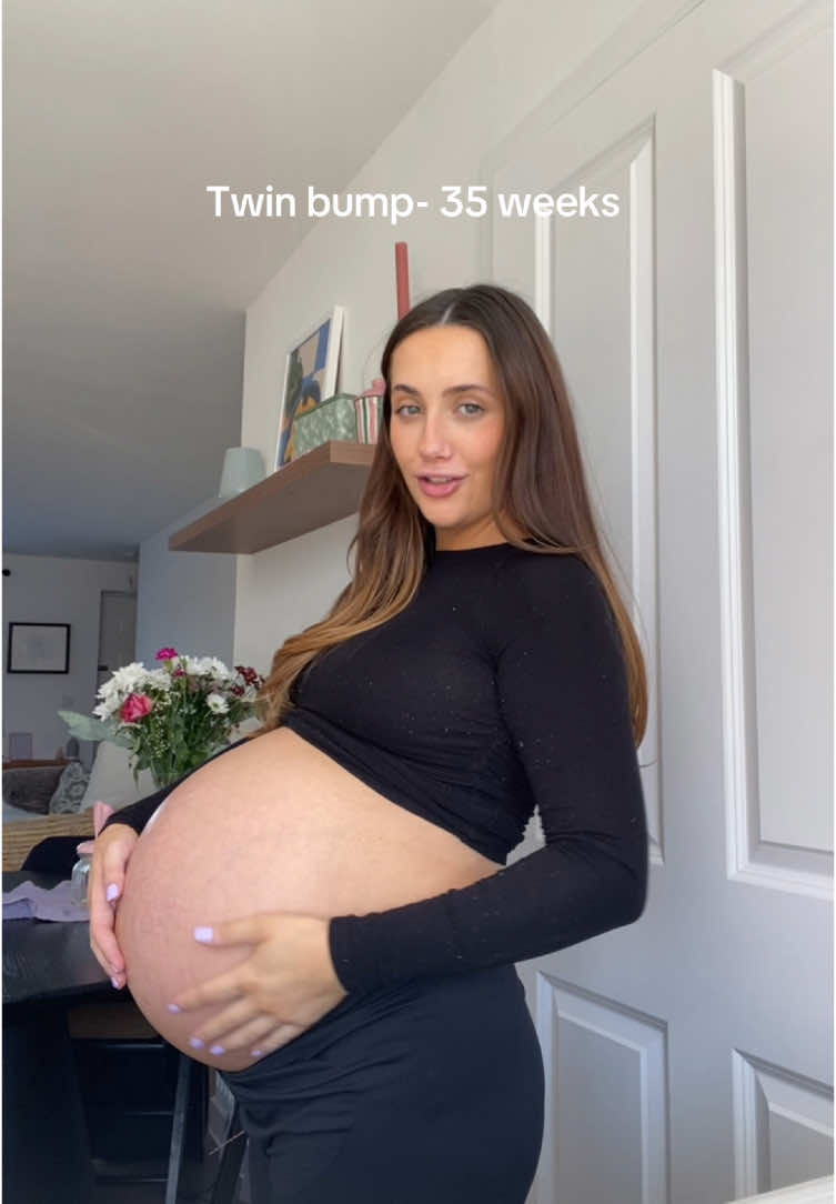 Honestly wow wow wow the female body is just incredible! But my backs broken and I’m swollen as f 🤣 ps you’re still not seeing my  bare belly button LOL 👍🏼 #twinmom #twimmum #35weekspregnant #twinpregnancyjourney #twinpregnancy #pregnantlife #pregnantbelly #bumpdate #pregnancydiary 