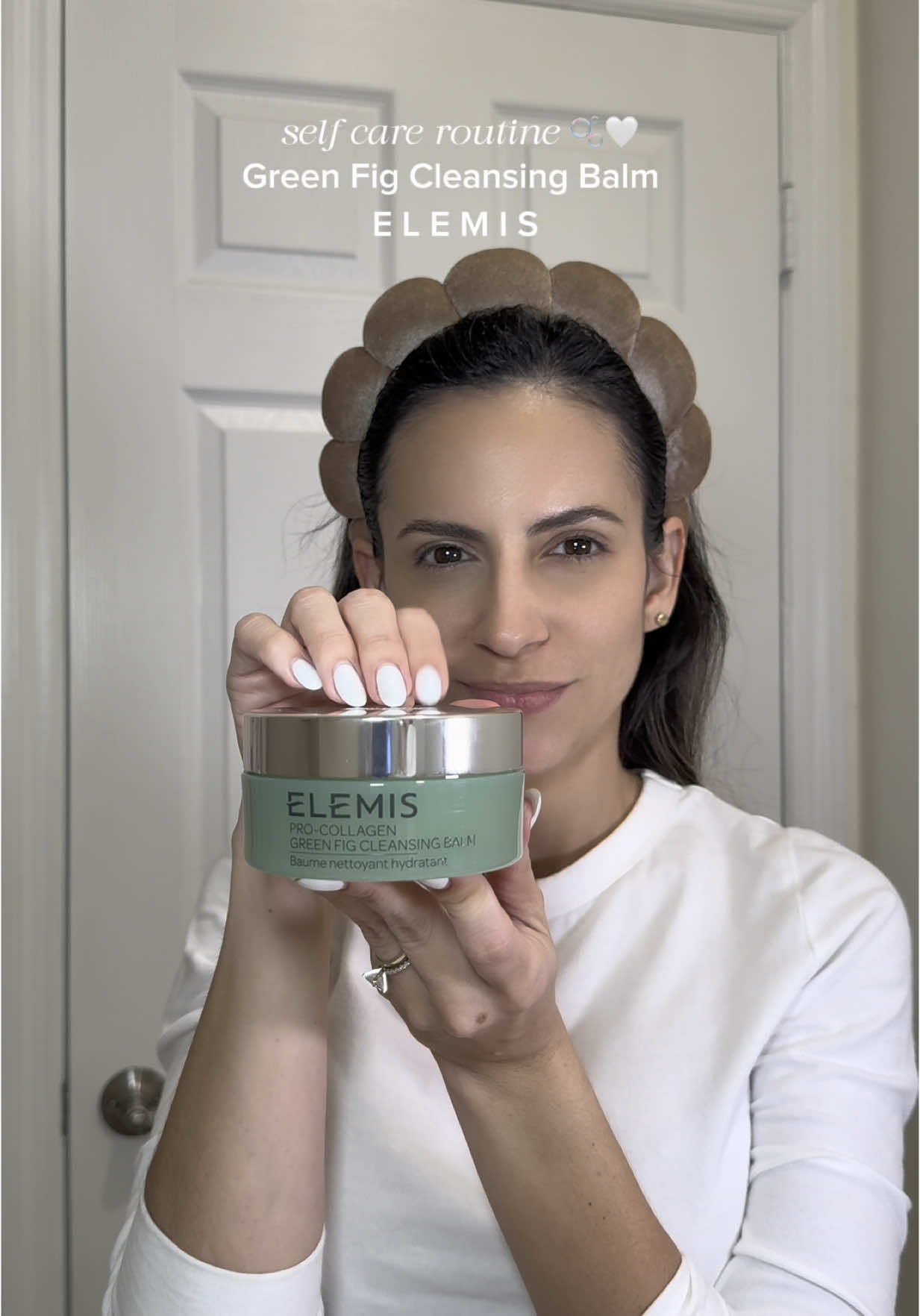 Amo la doble limpieza 🫶🏼 y la estrella de mi rutina ahora es Green Fig Cleansing Balm de @ELEMIS muy fancy, huele divino, muy demure ✨ lo puedes conseguir en @sephora #elemis #elemisskinfluencer #greenfigcleansingbalm #elemiscleanser #makeupmeltdown 