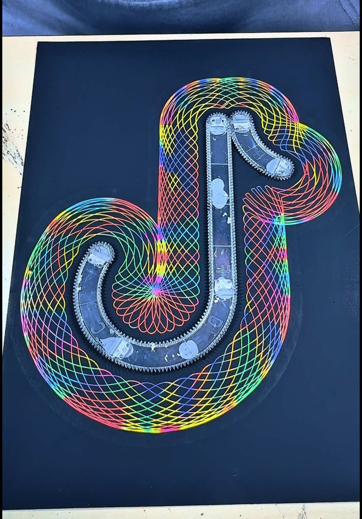 The TikTok logo transformed into a spirographic masterpiece!#spirographshr #satisfying #asmr #spirograph #art #usa🇺🇸 #pattern #foryou #viral #usa #amazing 