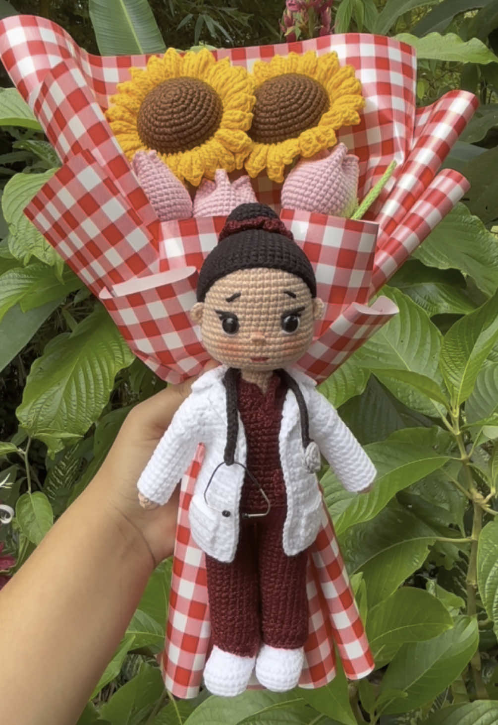 Amigurumi de obstetra personalizada ❤️ #tejidosacrochet #tejidosmelani #flypシ #paratii #girasoles #tulipanes #obstetra #salud 