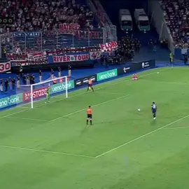 1️⃣🐙Los dos penales que atajo Armani en la tanda de penal vs talleres por la supercopa internacional.