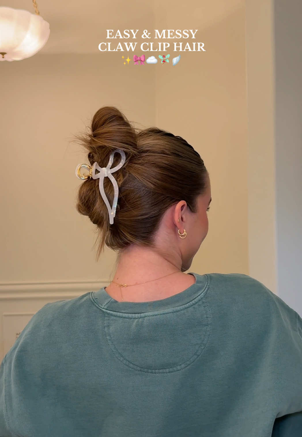 MESSYISH BUT STILL CLEAN FOR THE GIRLIES DONT WANT HAIR IN THEIR FACE ALL DAY🤌🏼✨☁️💗 #hairtutorial #hairtok #viral #trending #MomsofTikTok #justgirlythings #pinteresthairstyles #Lifestyle #grwm #cleangirl #cleangirlaesthetic #pregnancy #thirdtrimester #clawcliphairstyles #messyclawclip 