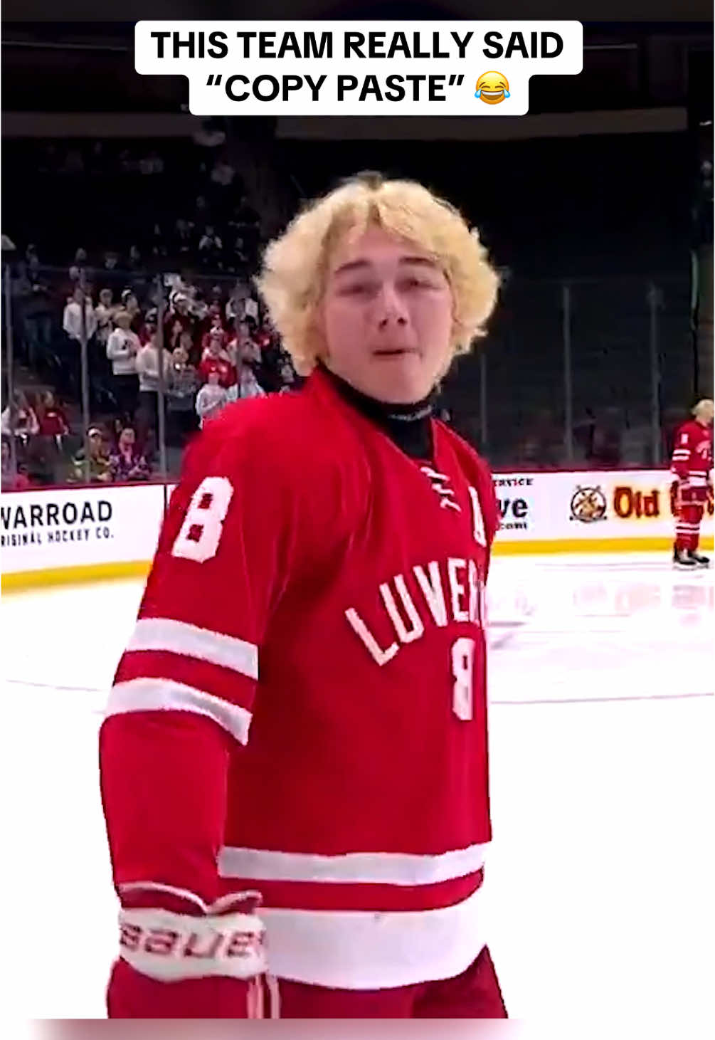 The blonde, the flow, the vibes 🤝 #hockey #hockeytiktoks #hair #hairtok #flow #minnesota #mnhockey 