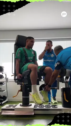 Vitor Roque já chegou no Palmeiras mostrando toda a sua força! 💪🏻 📽️: @palmeiras  #PalmeirasNoPremiere 