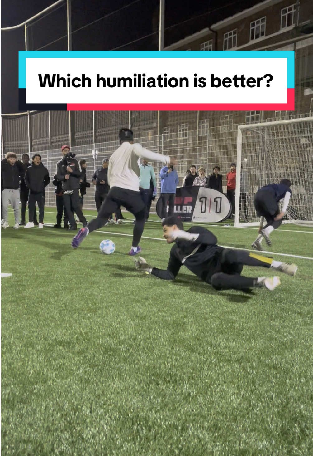 Which humiliation was the best ? 1 or 2? 🤯🔥 #speed #ishowspeed #football #1v1 #Soccer #london #goal 