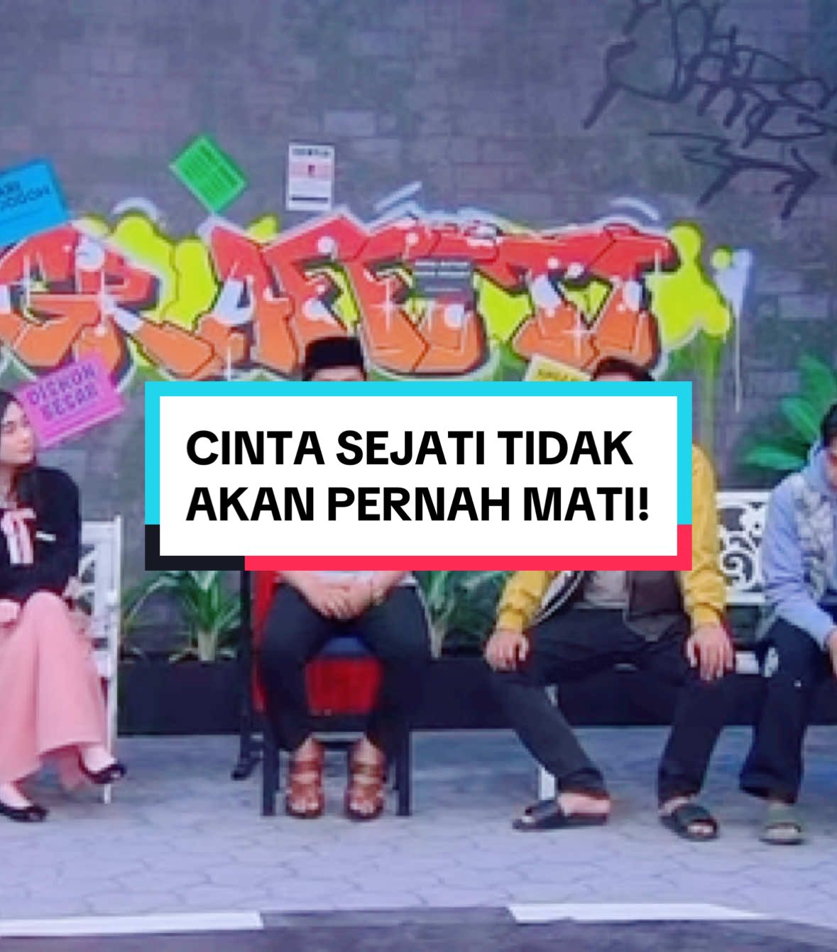 Camkan Kisanak! Cinta pertama memang tidak akan pernah mati, tapi akan datang cinta sejati yang menguburnya hidup-hidup! #katabijakcinta #quotescinta #cintasejati #ustadz #ustadzencep #fyp #viralvideo #viraltiktok #CapCut 