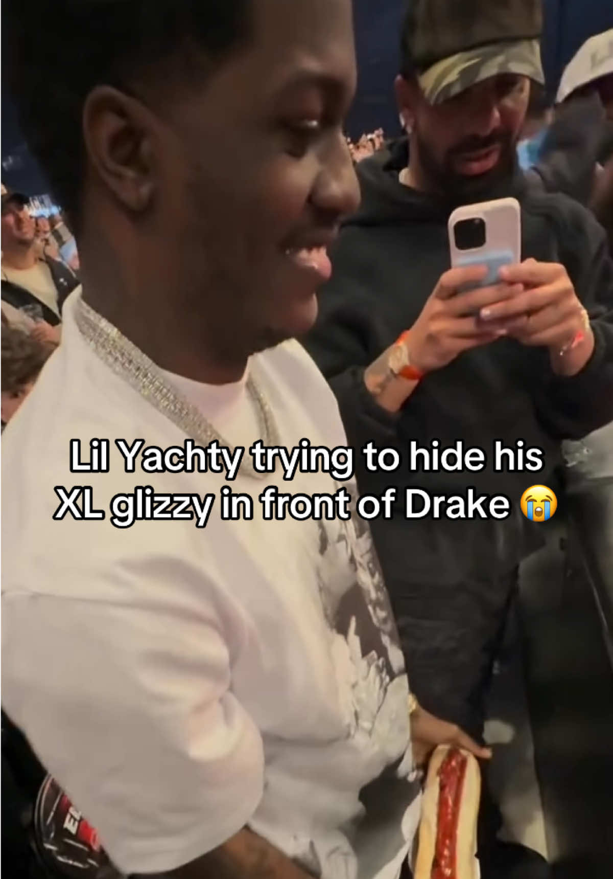 #LilYachty got caught lacking with an XL glizzy he ordered in front of #Drake 😭 What would y'all do in this situation⁉️