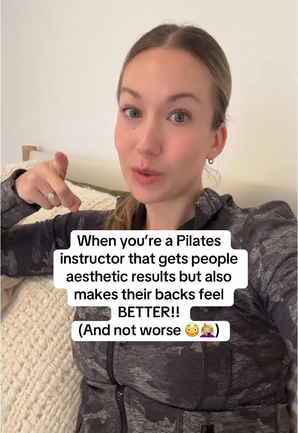 My loves, Pilates should make your backs feel better. Not make them hurt!!! #pilatesteacher #pilatesonline #pilatesclass #snatchedwaist 