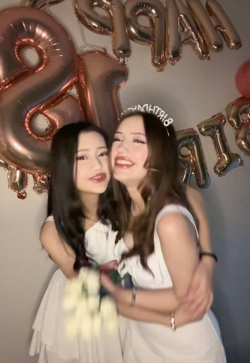 bugün benim hayatımın anlamı dogmus iyi ki varsin seni cook ama cookkk seviyorumm sister🤍💞