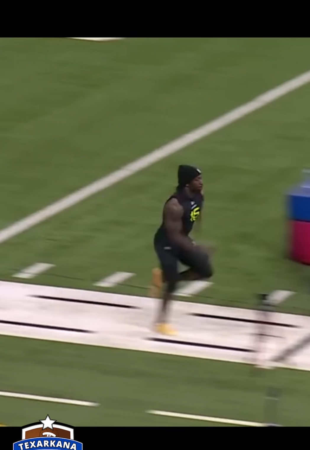 @Nick Martin caught the fastest man to ever run a 40 at the combine (Xavier worthy 4.21) from behind. Field speed is a real thing. Nick posted a top 5 linebacker 40 time at the combine with a 4.53, but put pads on and let’s see. @NFL @NFLonFOX @NFL Draft Room @Draft Prospects #nickmartin #nfl 