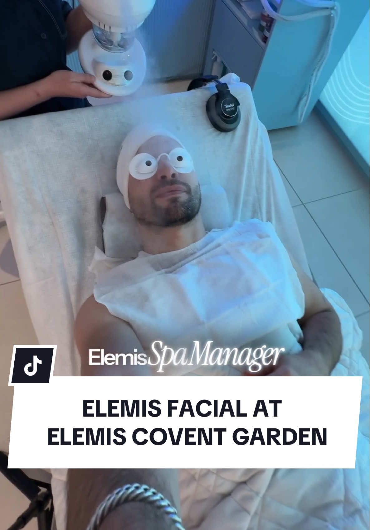 Had the chance to try out an Elemis facial at their Covent Garden store to celebrate the launch of the Elemis Pro-Collagen Black Cherry Balm at @Cult Beauty. ✨  The treatment included steam, extractions, sound therapy, and an LED mask, leaving my skin feeling pretty refreshed afterward. It lasted over an hour, and I might’ve nodded off (and snored a bit, oops! 😅). If you’re into Elemis, definitely check it out on Cult Beauty using code NASXCB. 🫶🏽 📍: Elemis, Covent Garden, London — #elemis #cultbeauty #skincarejourney #elemisskinsider #londonbeauty #coventgardenlondon #londonlife  #skincareroutinetips #skincare #beautyblogger @ELEMIS UKI 