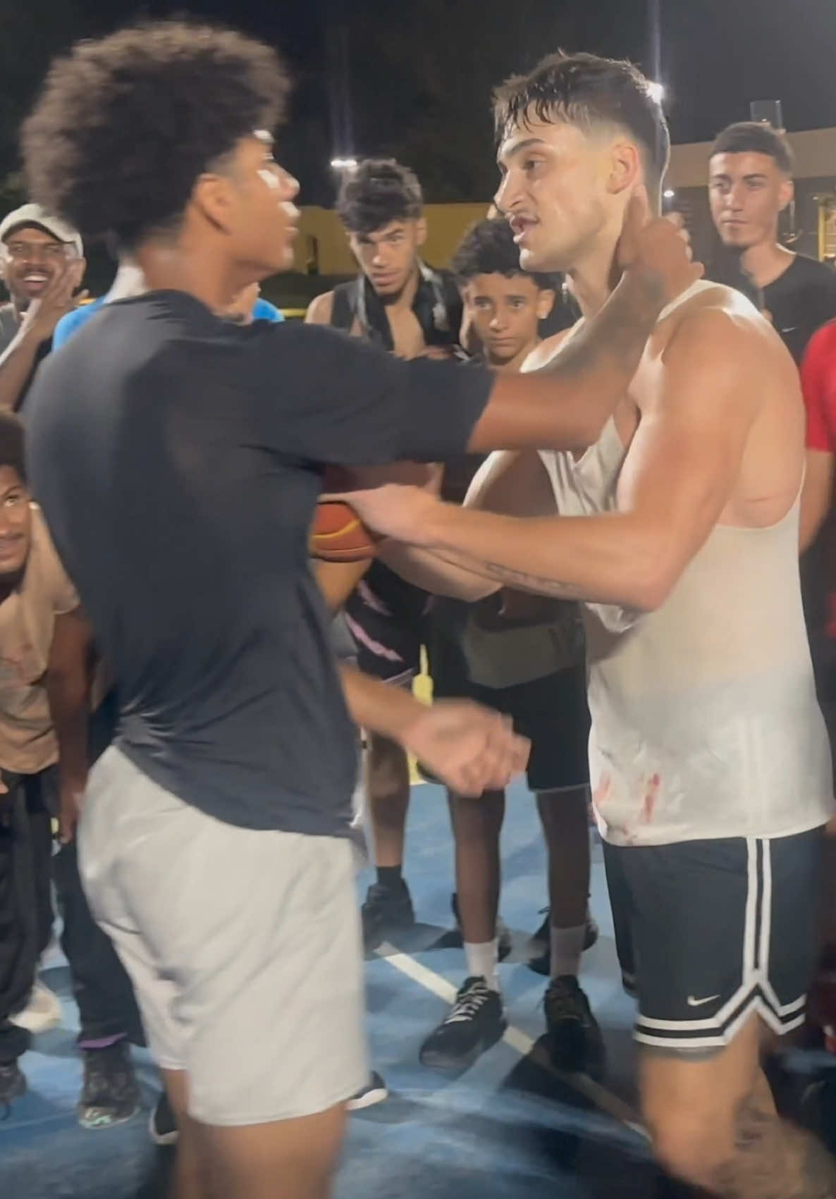 This matchup got crazy… #basketball #mattkiatipis #streetball 