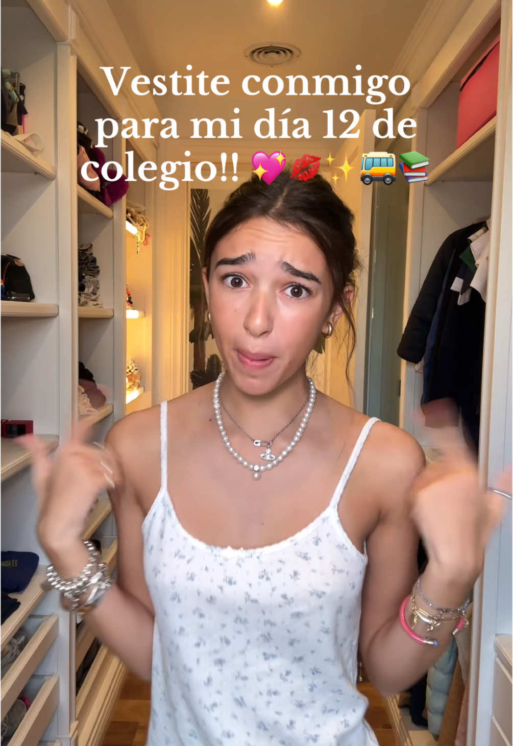 GRWM versión Vestite conmigo para mi día 12 de colegio!! 💖💋✨🚌📚✂️👗 • #jazmintrajtenberg #grwm #vestiteconmigo #vestidos #vestidor #outfit #uniform #uniforme #fyp #turra #milipili #miacolucci #colegio #backtoschool #schooloutfit #inspofashion 