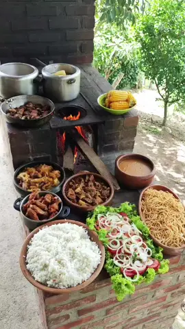 chega pro almocinho de domingo!🏡🌳🌿🌾🌽🥗🍝Bora?#fogaoalenha #comidacaipira #SaborCaseiro #natureza #nordeste 