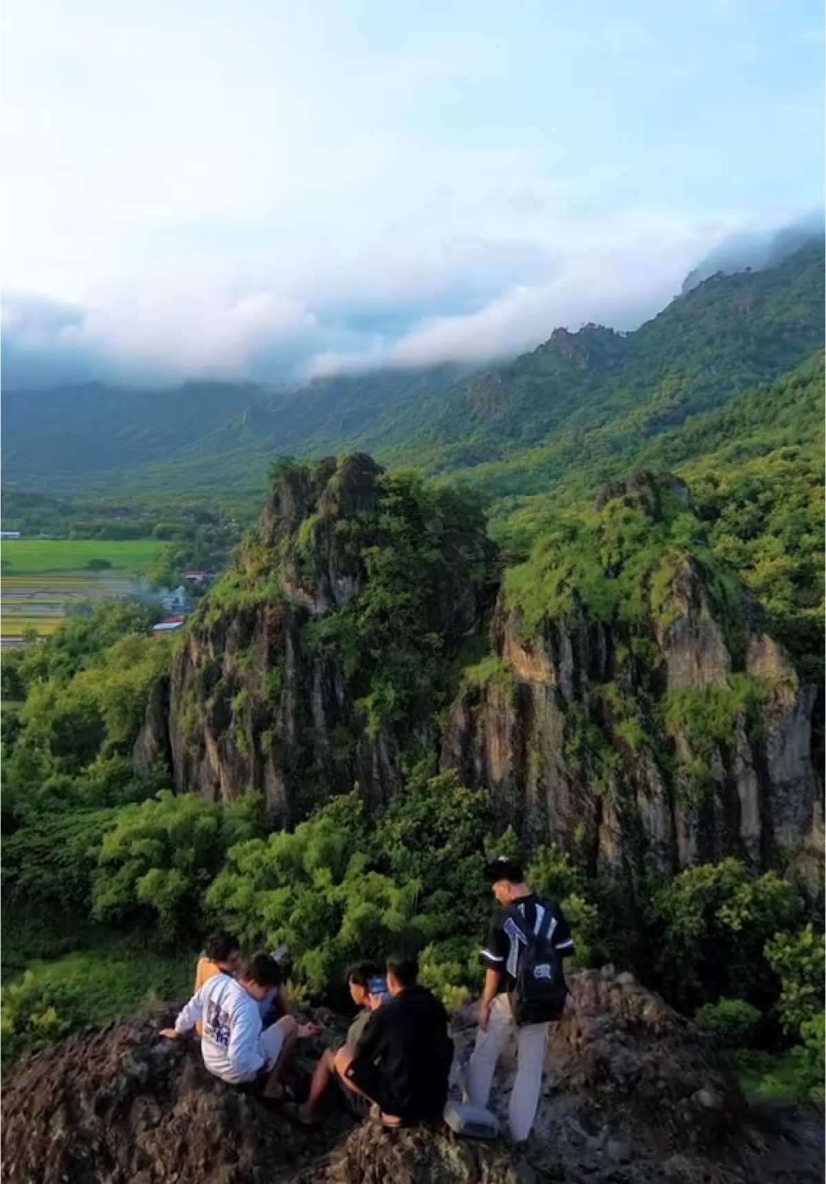 Ubur ubur ikan lele, hiling lee 🤣 #gunungsepikul #gunungsepikulsukoharjo #sukoharjo #fyp #fypシ゚ #fypdong 