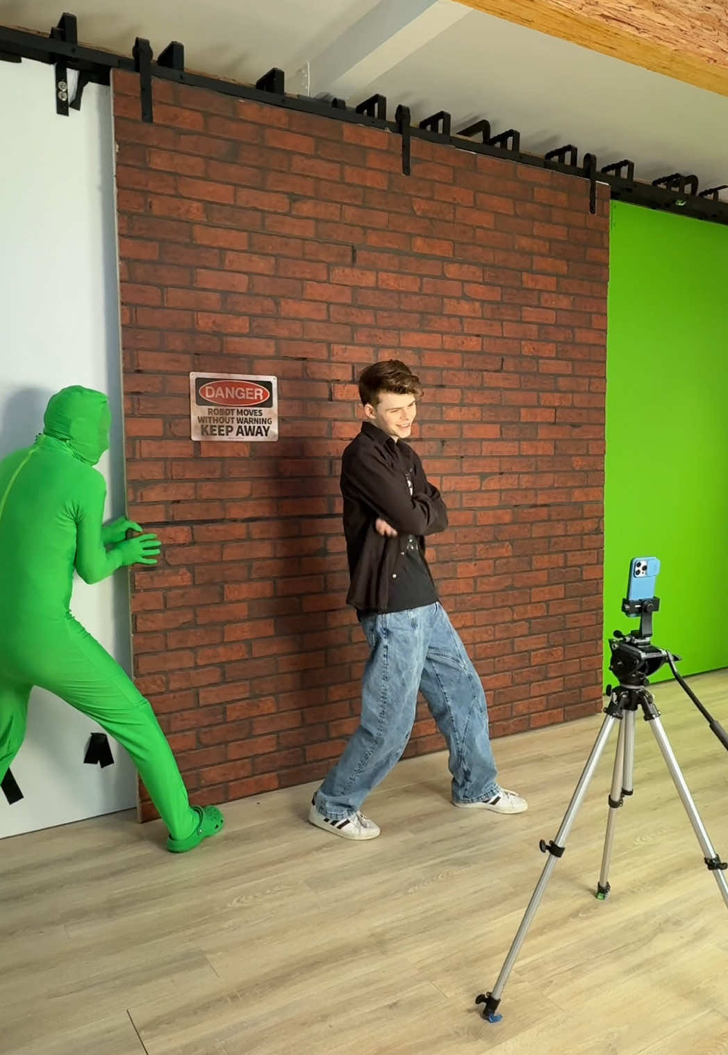 Who wants to see the results?! #bts #behindthescenes #greenscreenman 