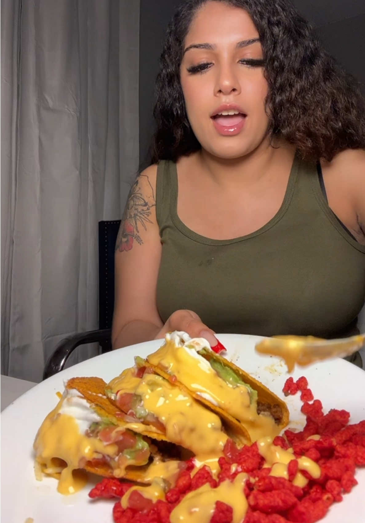 made some tacossss tonight and they were soooo good 😮‍💨 #tacos #foodtiktok #mukbang #hotcheetos 