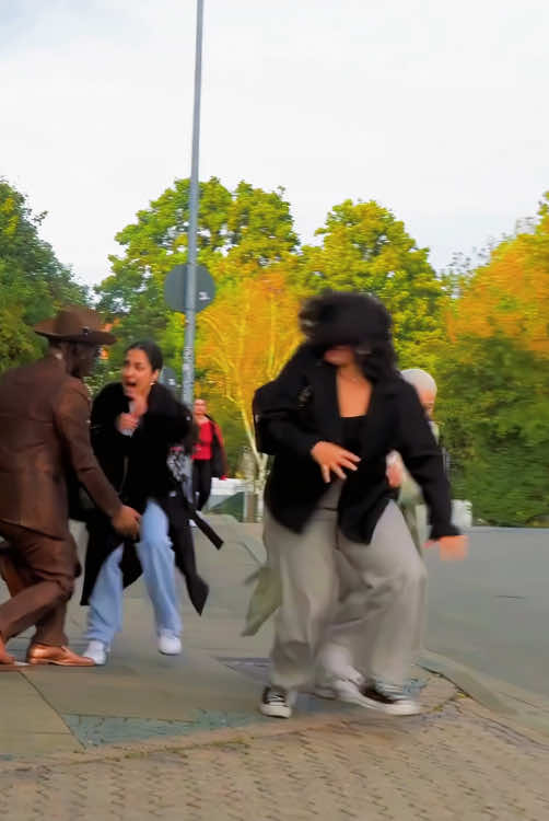 Statue prank#fun #funny #prank #bushman #statueman #sofunny #statueprank #funnyvideo #fyp #fypシ #foryou #scared #funnytiktok #