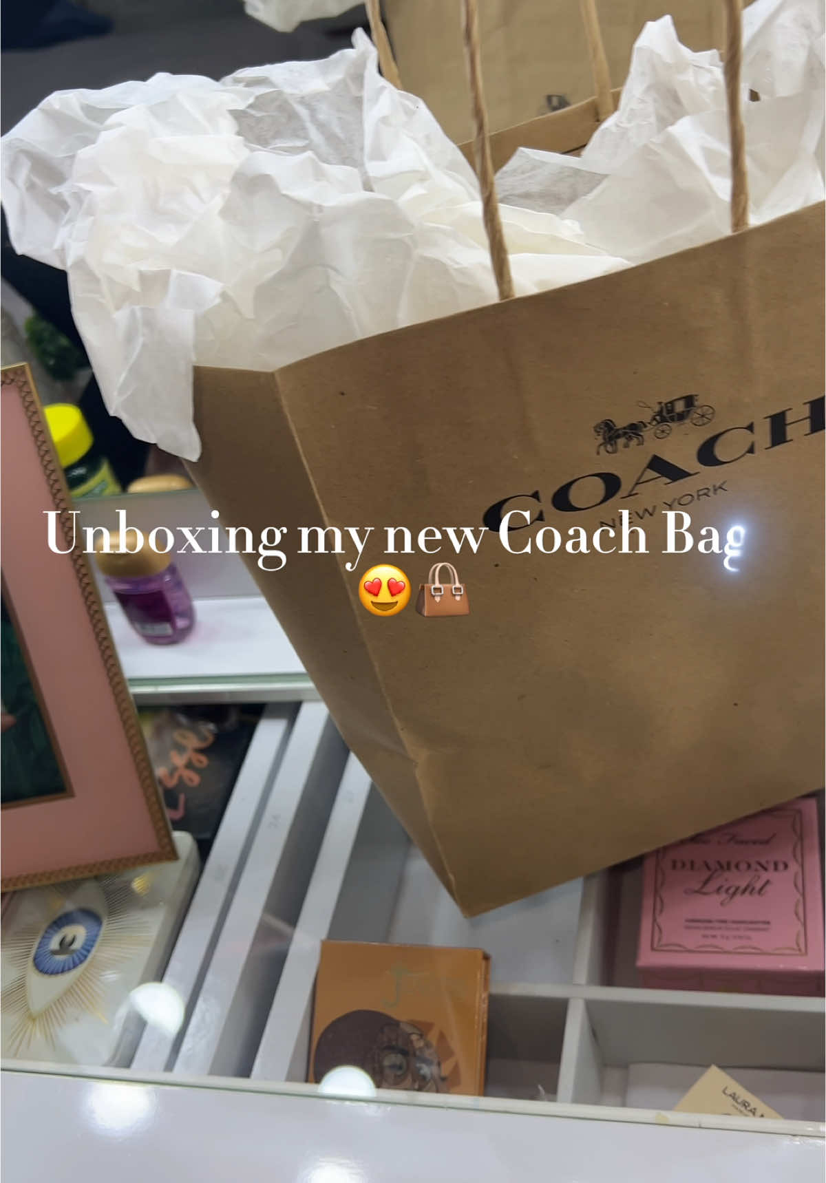 Thanks to my man 🫶🏼#coach #coachbag #coachbagcollection #coachbagcollection #coachbaghaul #coachbagunboxing #handbagtiktok #aesthetic #fyp #parati #fashion #girlsthings #unboxingvideo #nolita19 #carmenminicrossbody 