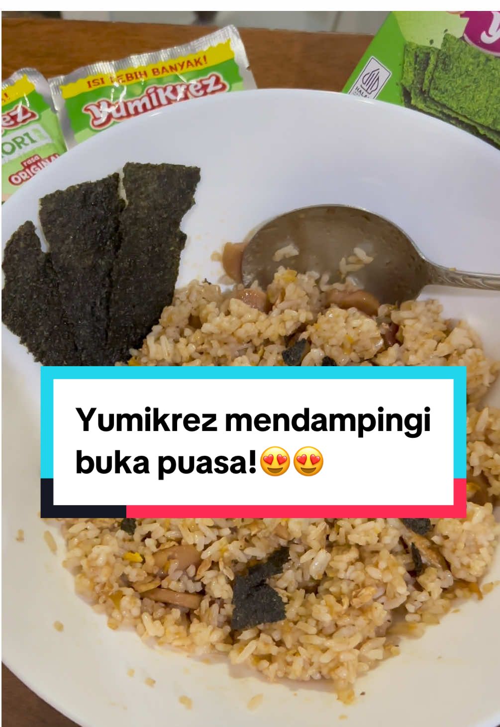 Enak banget nih berbuka pake nasgor + yumikrez!!!!😍 #ramadanekstraseru #yumikrez #cemilan 