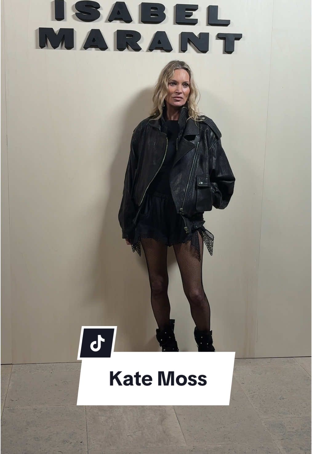 #katemoss at the @ISABEL MARANT Fall/Winter 2025 show during #parisfashionweek. #voguegermany #katemoss90s #katemossedit #katemossedits #pfw #model #SuperModel #90smodel 