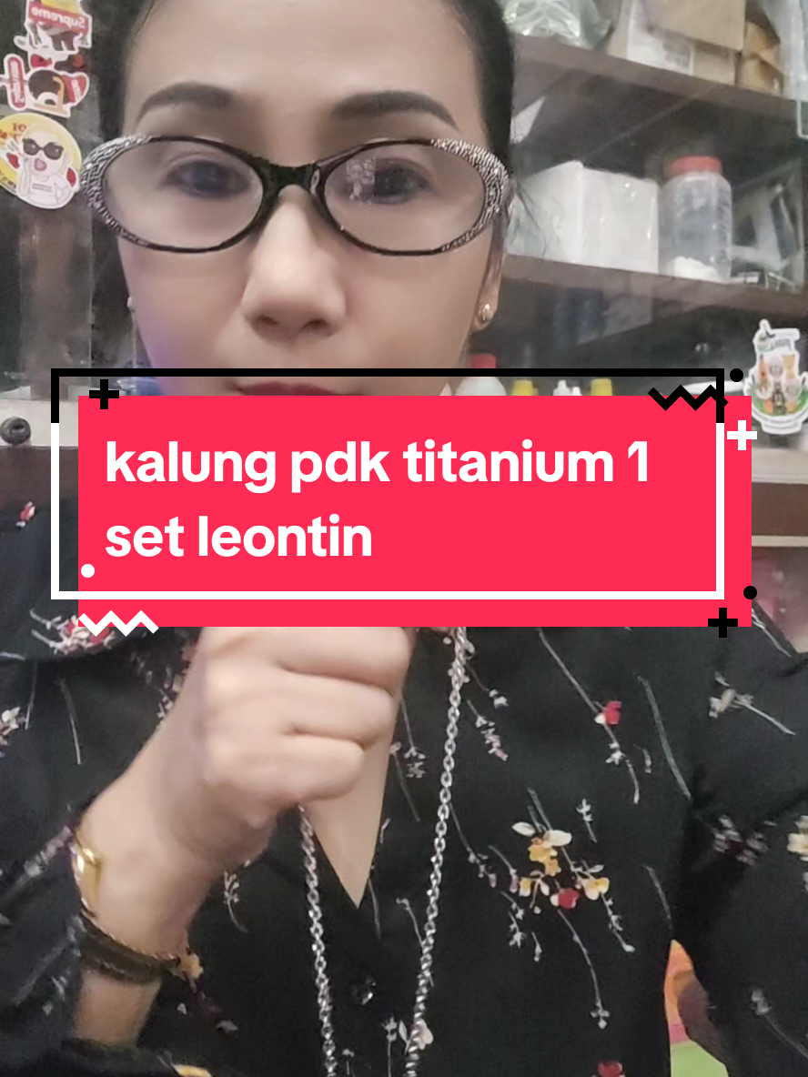 kalung titanium 1 set leontin. tersedia 2 warna silver dan gold. sangat cantik. harga murce. yg mau klik kknya ya. #mamieffi #tiktokshopmamieffi #happyshoopingtiktok #kalungtitanium #kalungbulatliontintitanium 