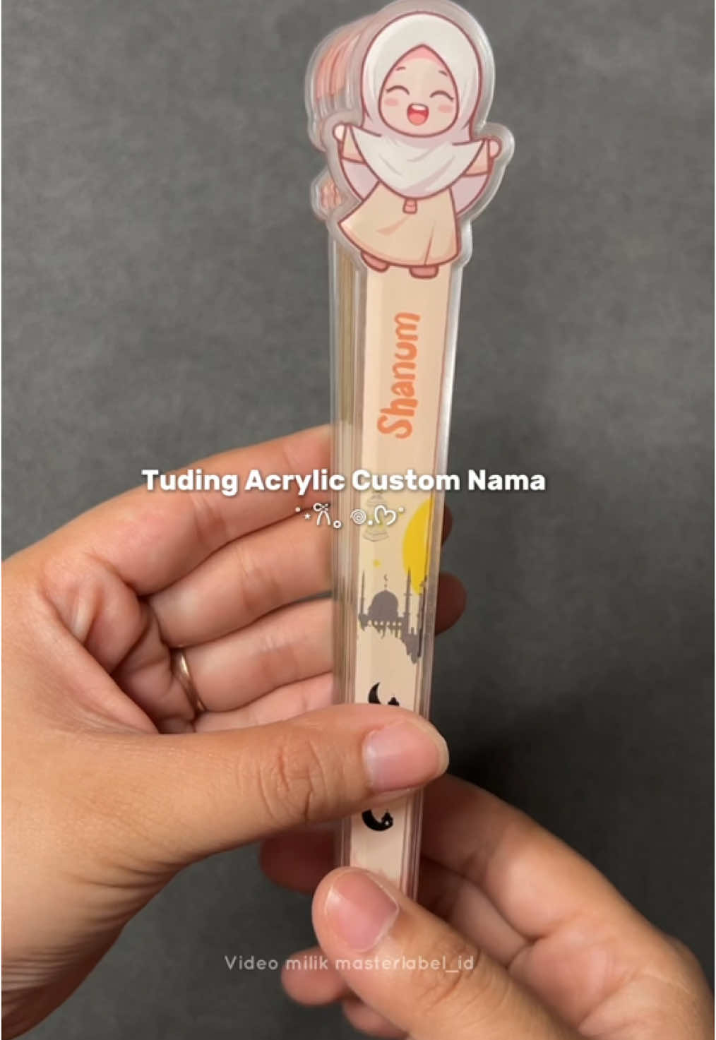 Jangan lupa order tuding ngaji acrylic ini biar sikecil semangat mengajinya🤭🫶🏻 #CapCut #tuding #ngajibareng #ngaji #acrylic #ramadhan #customnama #mengaji #lucubanget 