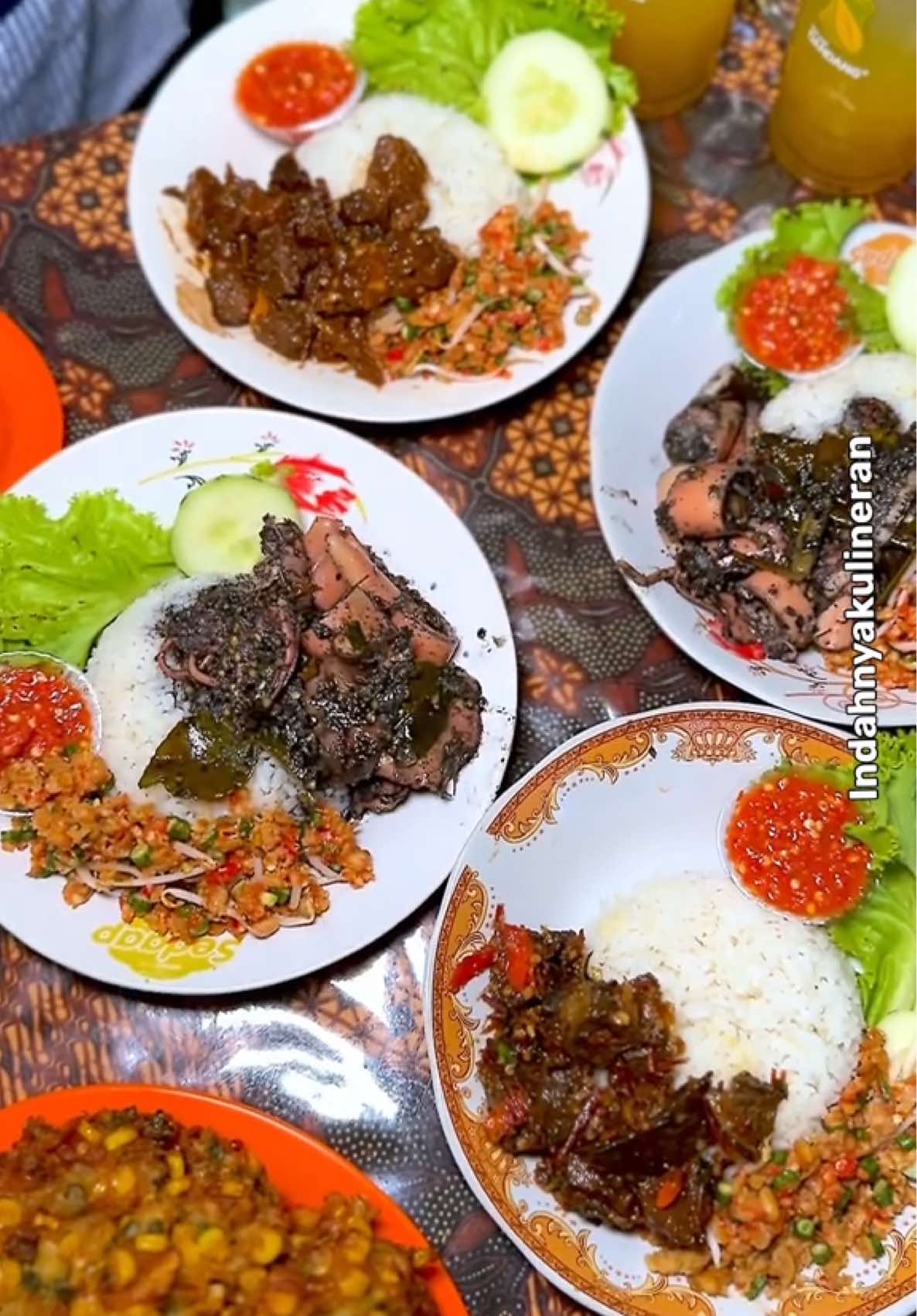 Sego sambel malang. . #jelajahramadan #Ramadan #kuliner #malang #kulinermalang #segosambel #cumi #paru #daging #udang 