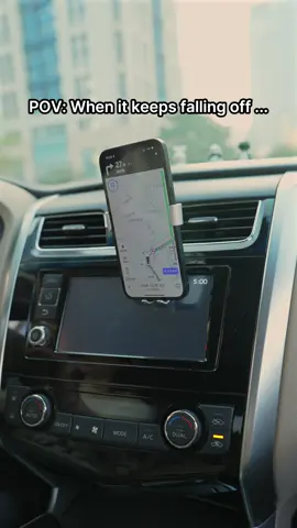No more falling phones! The UGREEN Car Magnetic Holder swings 360° and always keeps your device safe. 📱⚡ #ugreen #powerbank #magsafe #carphoneholder #ugreenmalaysia 