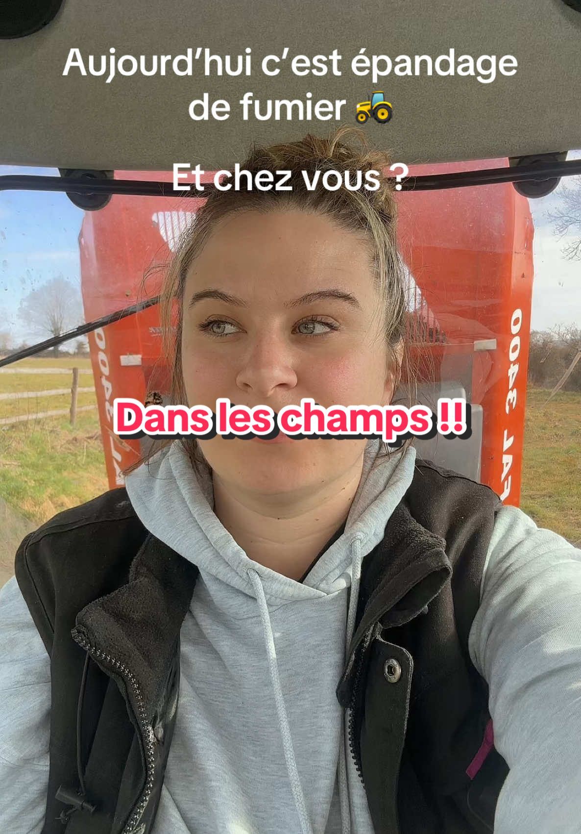 🚜😍 #tractor #newholland #farmlife #agriculture #agricultrice #france #girl 